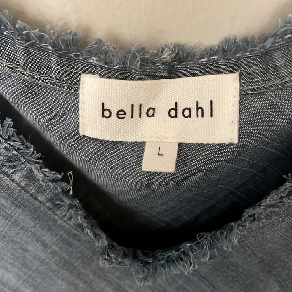 BELLA DAHL OMBRÉ FRAYED EDGE TOP - Picture 4 of 6